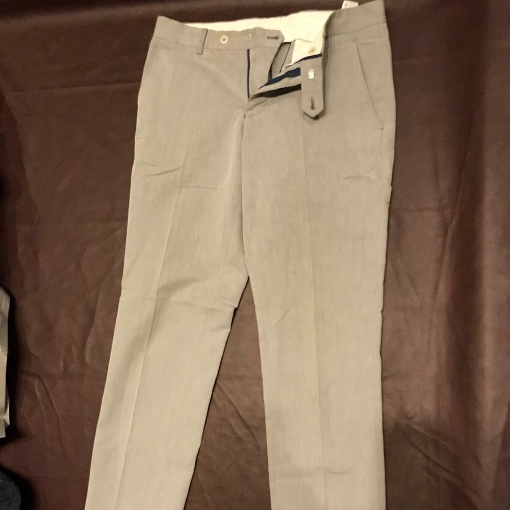 Zara men’s grey suite pants. Skinny/slim fit. Size 30 waist. Light grey
